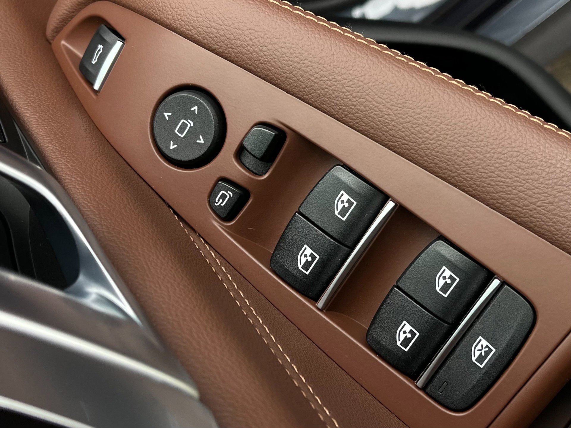 Used 2022 BMW X5 xDrive40i w/ M Sport Package image 50