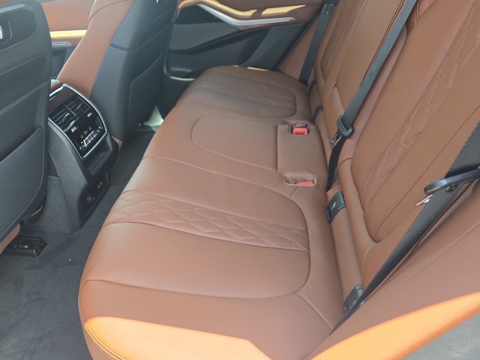 New 2026 BMW X5 xDrive40i w/ Executive Package AWD/4WD image 12