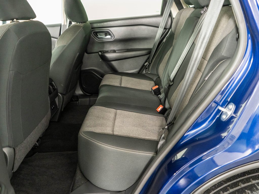 Used 2024 Nissan Rogue SV image 11