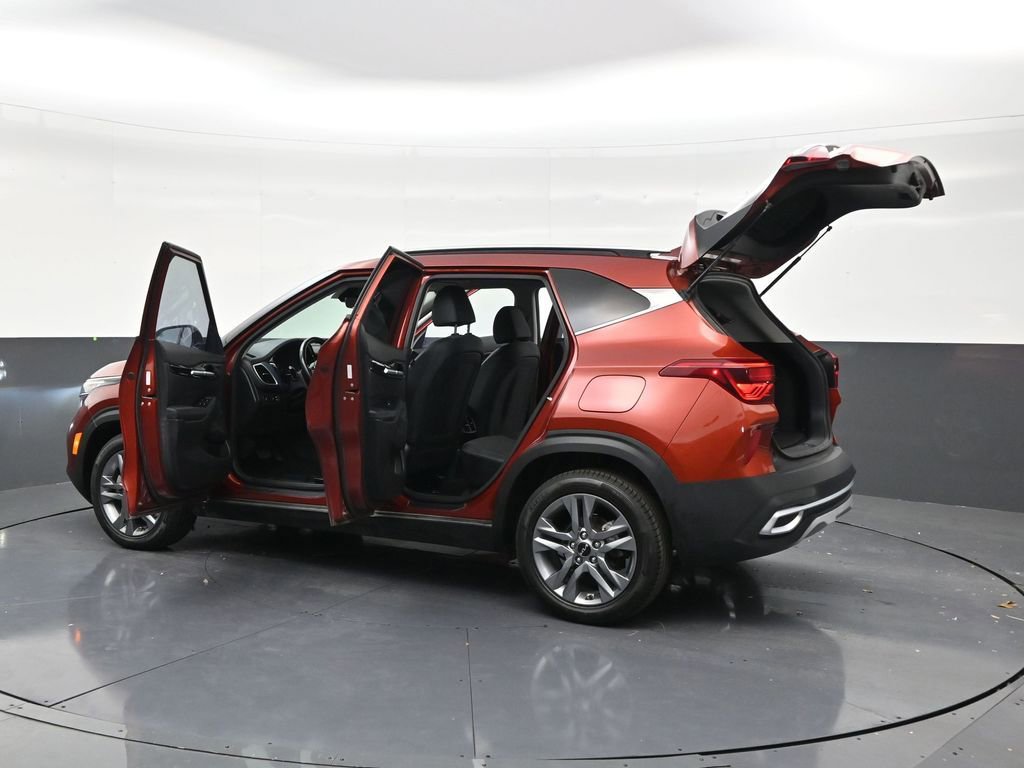 Used 2023 Kia Seltos S FWD image 32