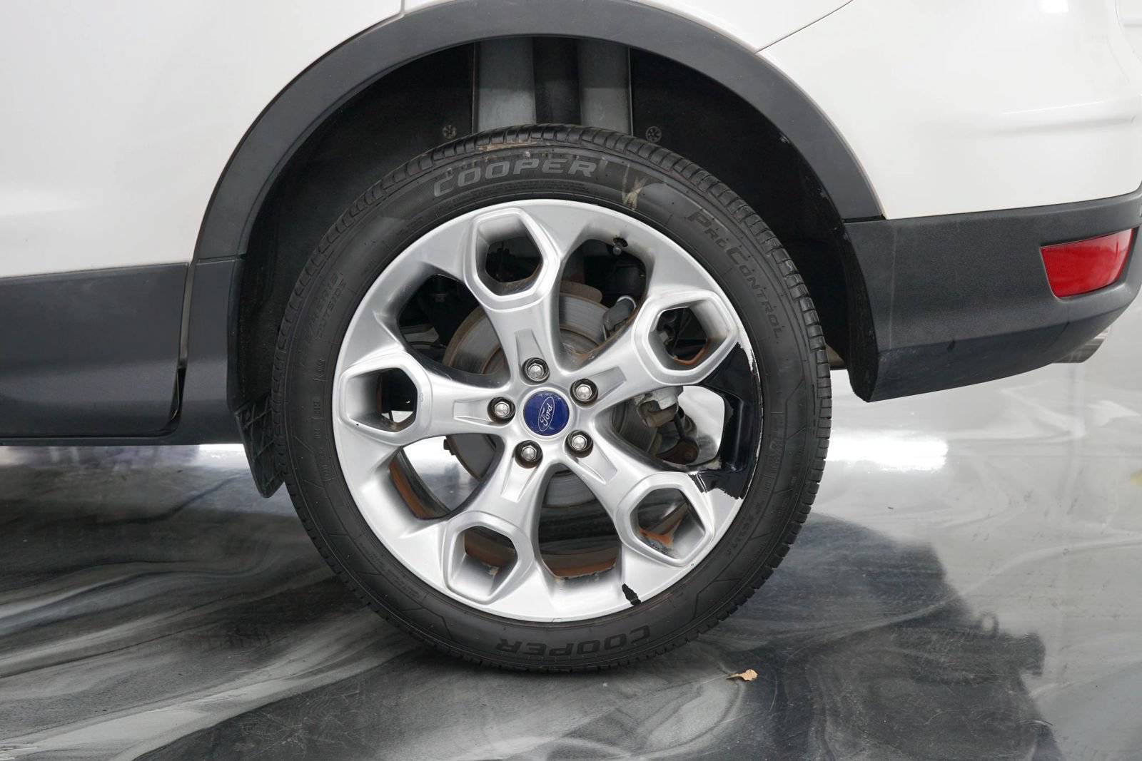 Used 2015 Ford Escape Titanium w/ Equipment Group 301A FWD image 15