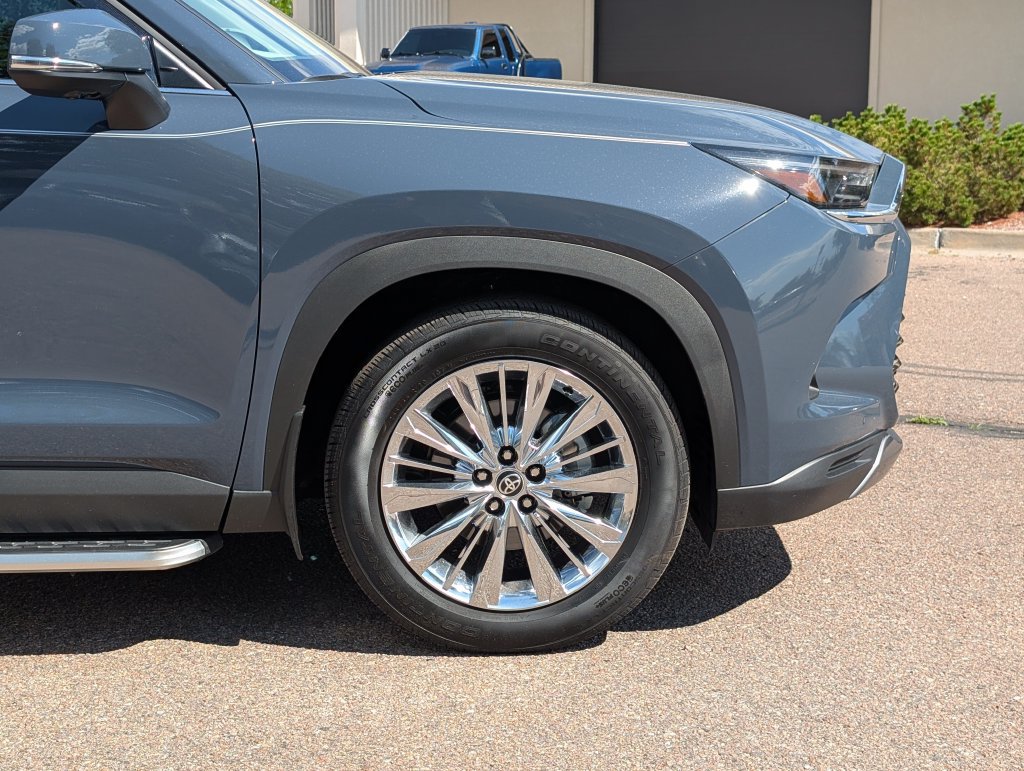 Used 2025 Toyota Grand Highlander AWD image 9