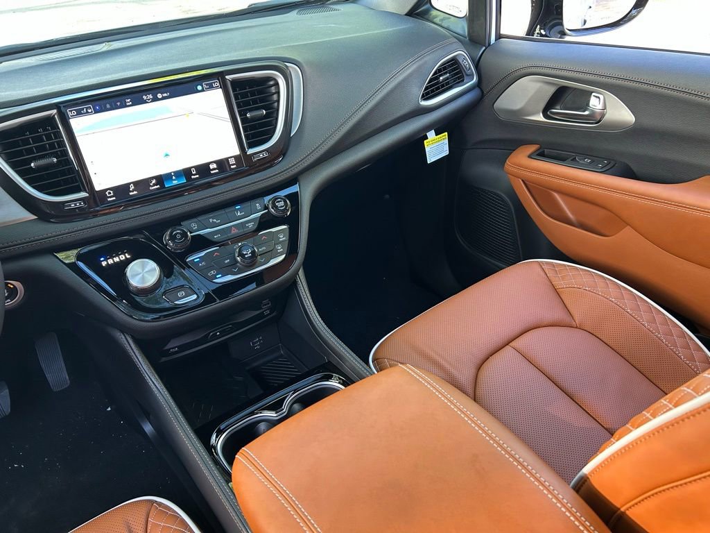 New 2026 Chrysler Pacifica Pinnacle image 12