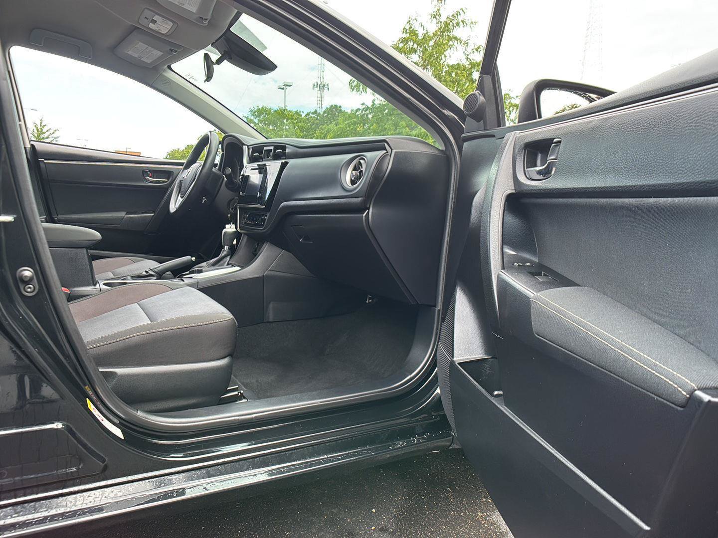 Used 2017 Toyota Corolla LE FWD image 15