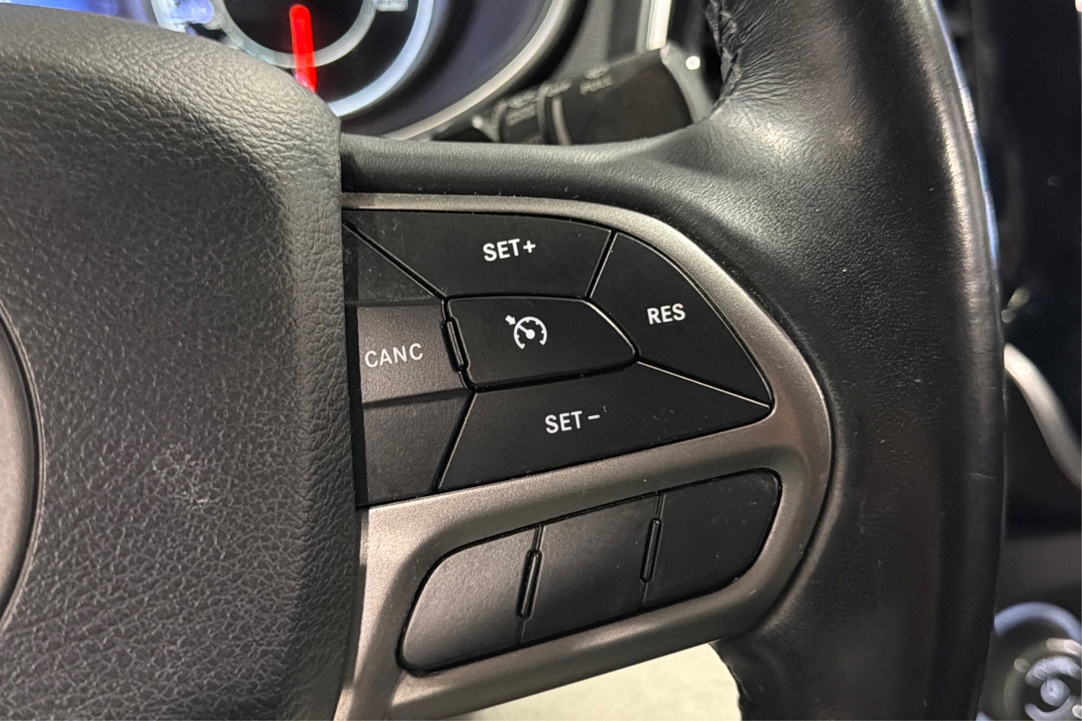Used 2020 Jeep Cherokee Limited AWD/4WD image 25