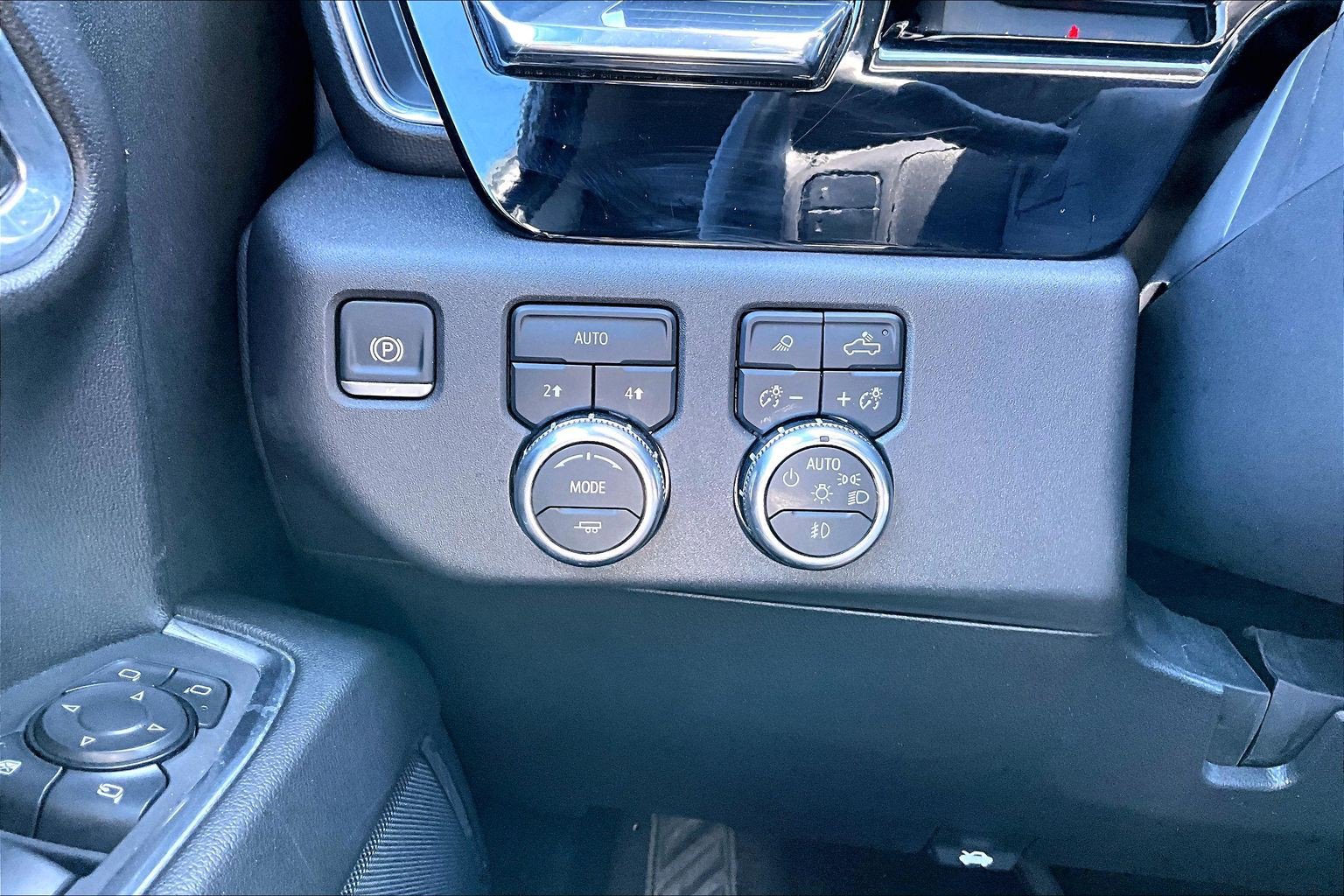 Used 2024 GMC Sierra 1500 SLT AWD/4WD image 26