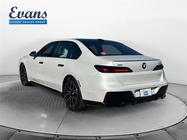 New 2026 BMW 750e xDrive image 3