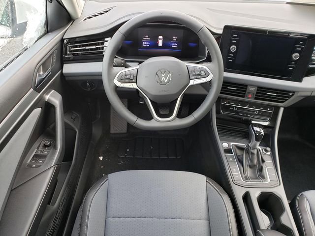 New 2026 Volkswagen Jetta SE image 10