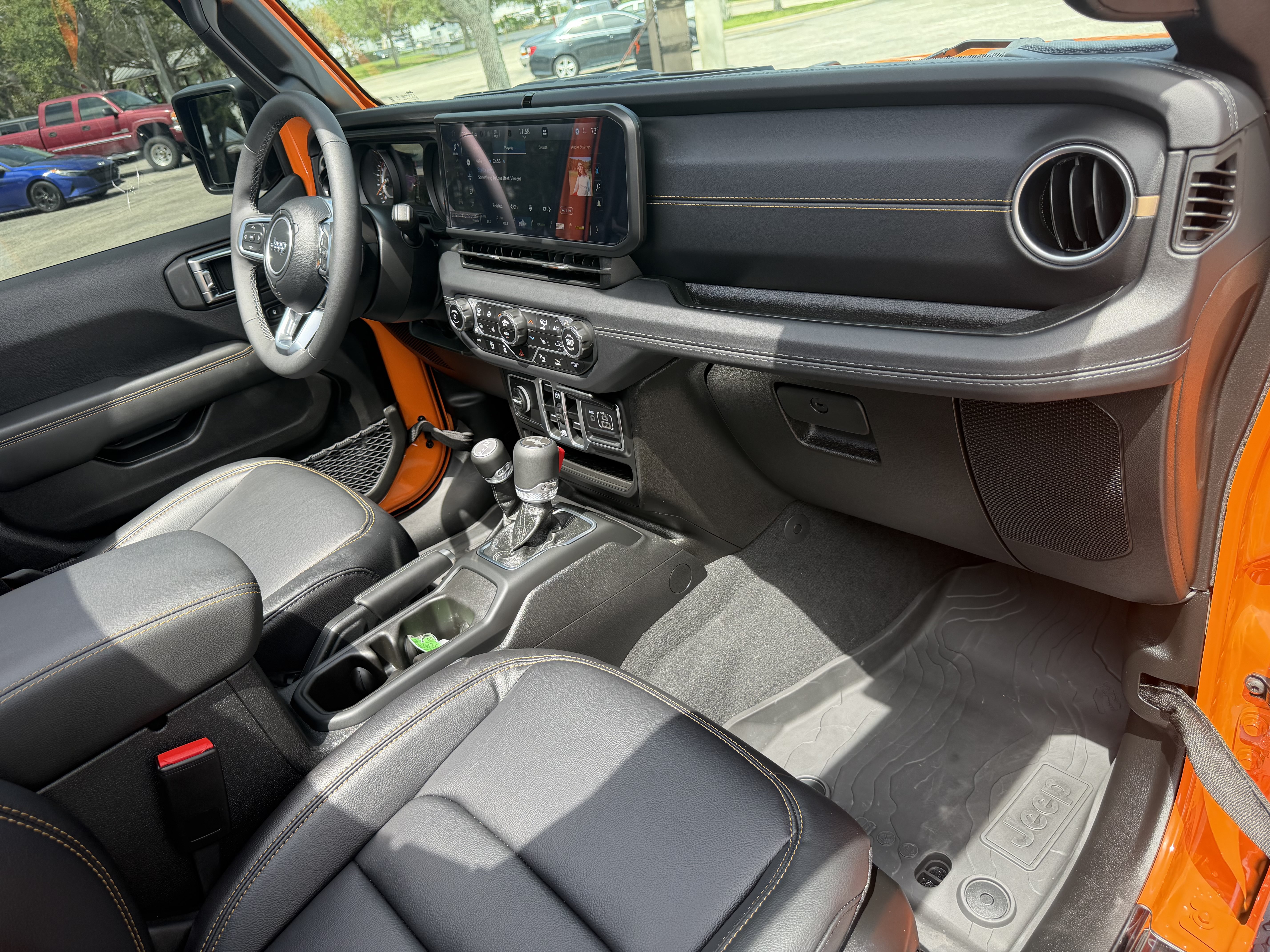 Used 2025 Jeep Wrangler Unlimited Sahara AWD/4WD image 20