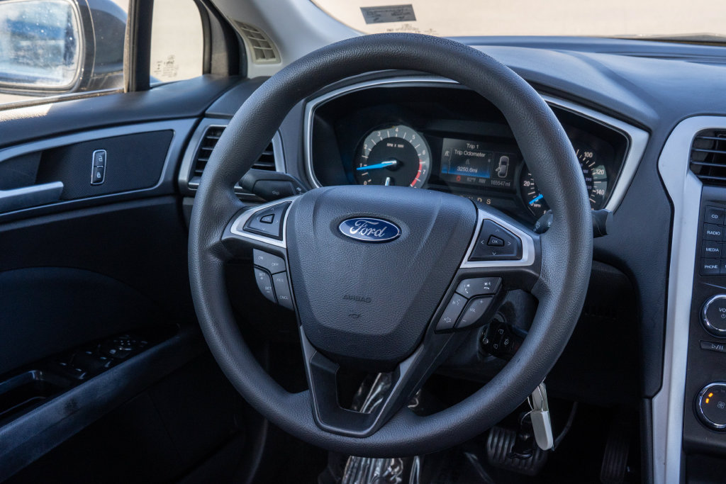 Used 2016 Ford Fusion SE FWD image 18