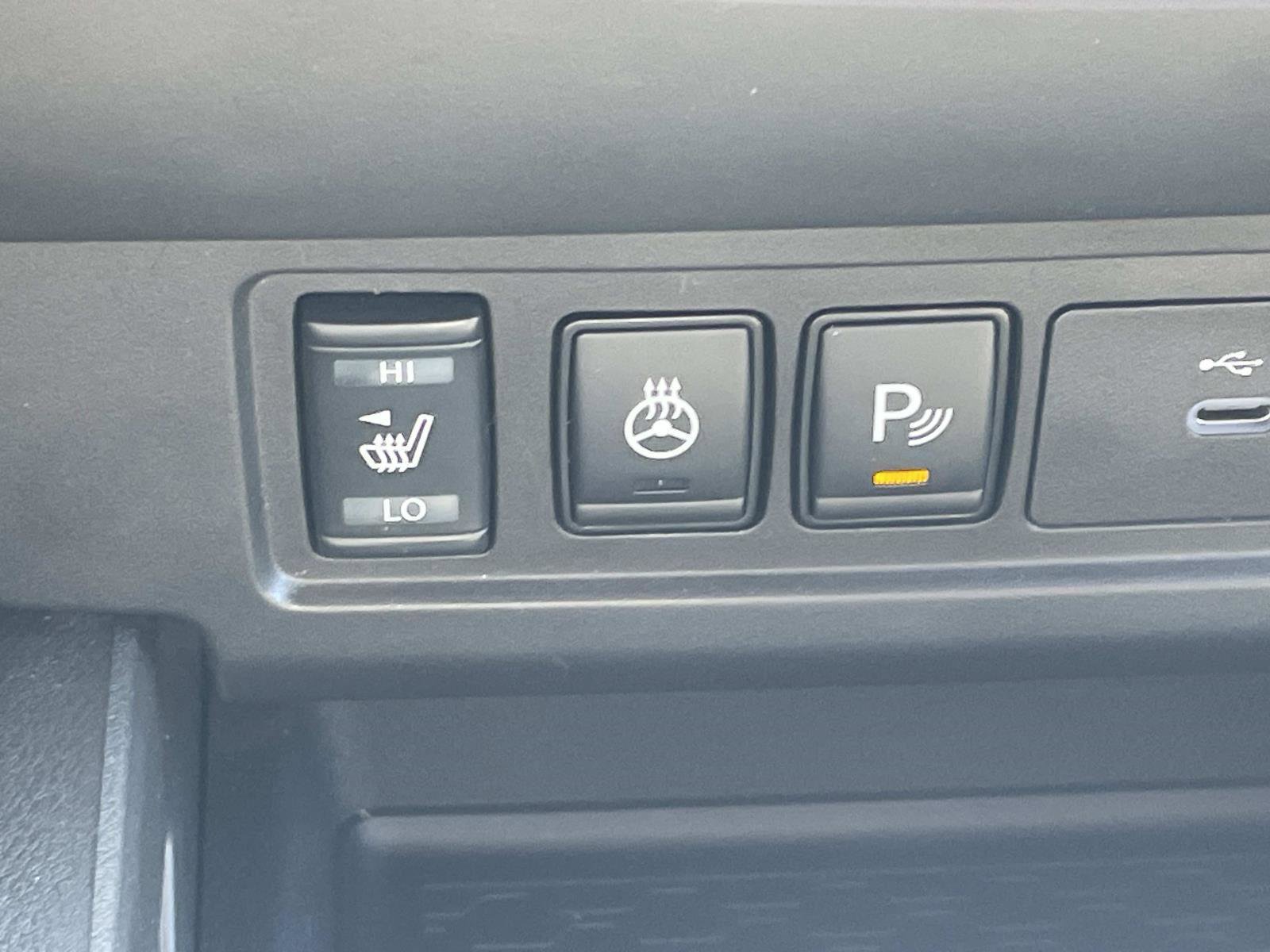 Used 2024 Nissan Frontier SV w/ SV Convenience Package image 17