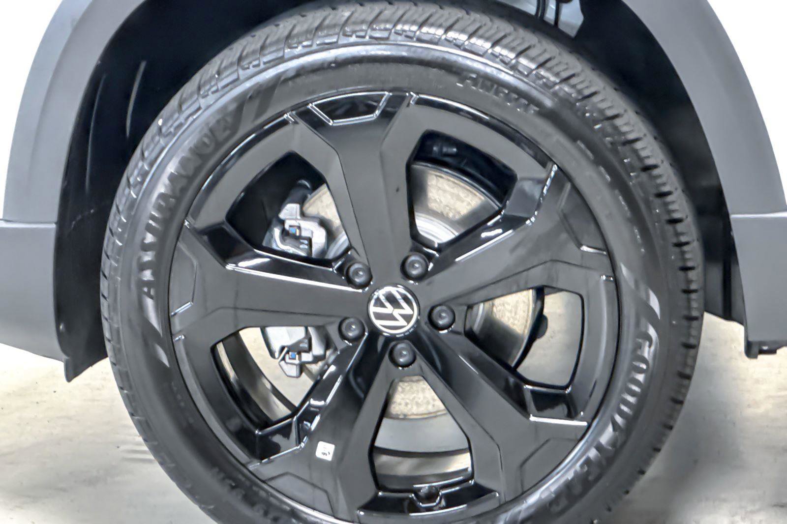 New 2025 Volkswagen Taos SE image 24