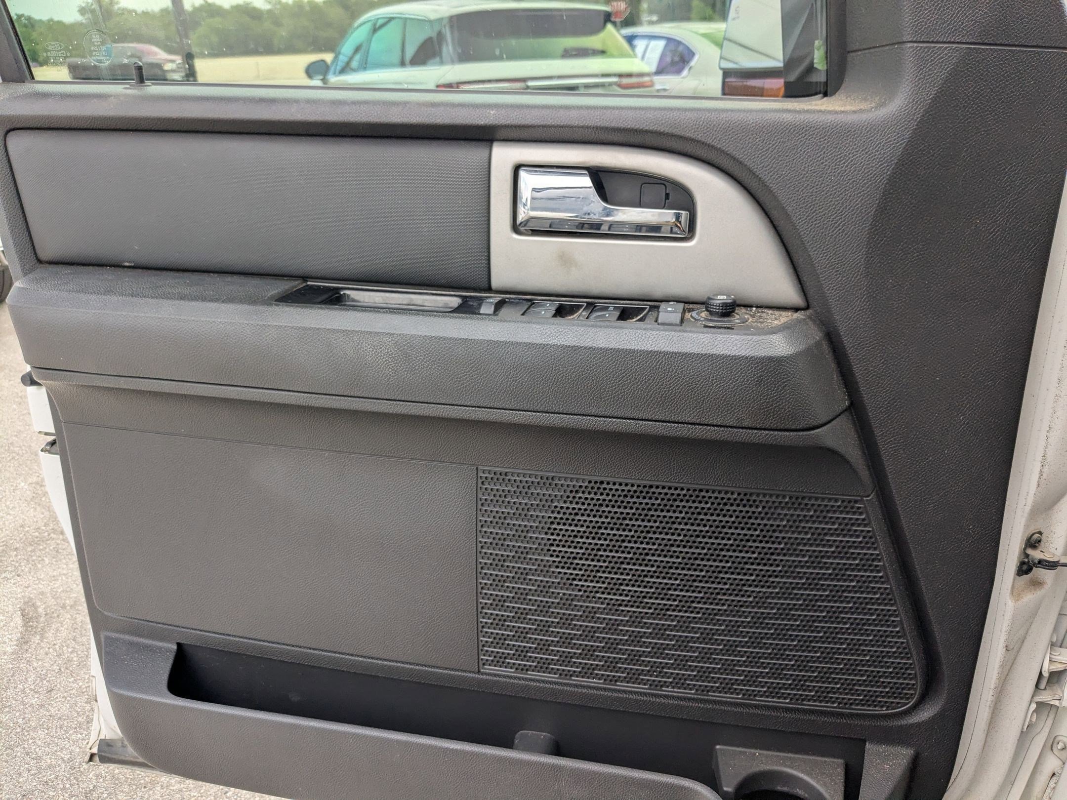 Used 2014 Ford Expedition Limited w/ Equipment Group 301A RWD image 9