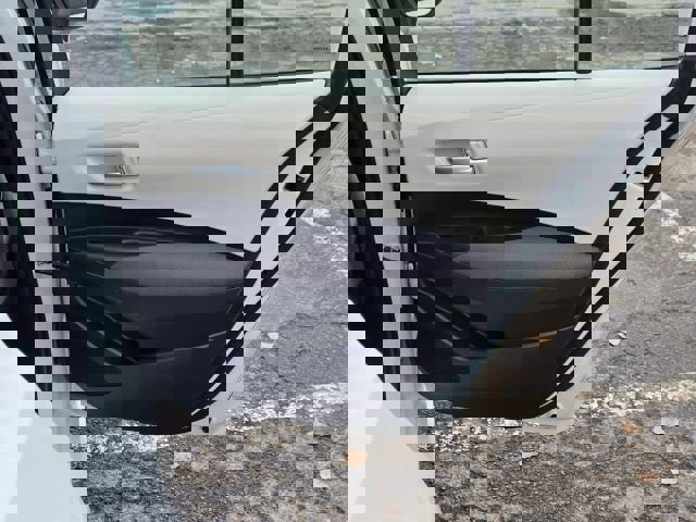 Used 2021 Toyota Corolla LE image 14