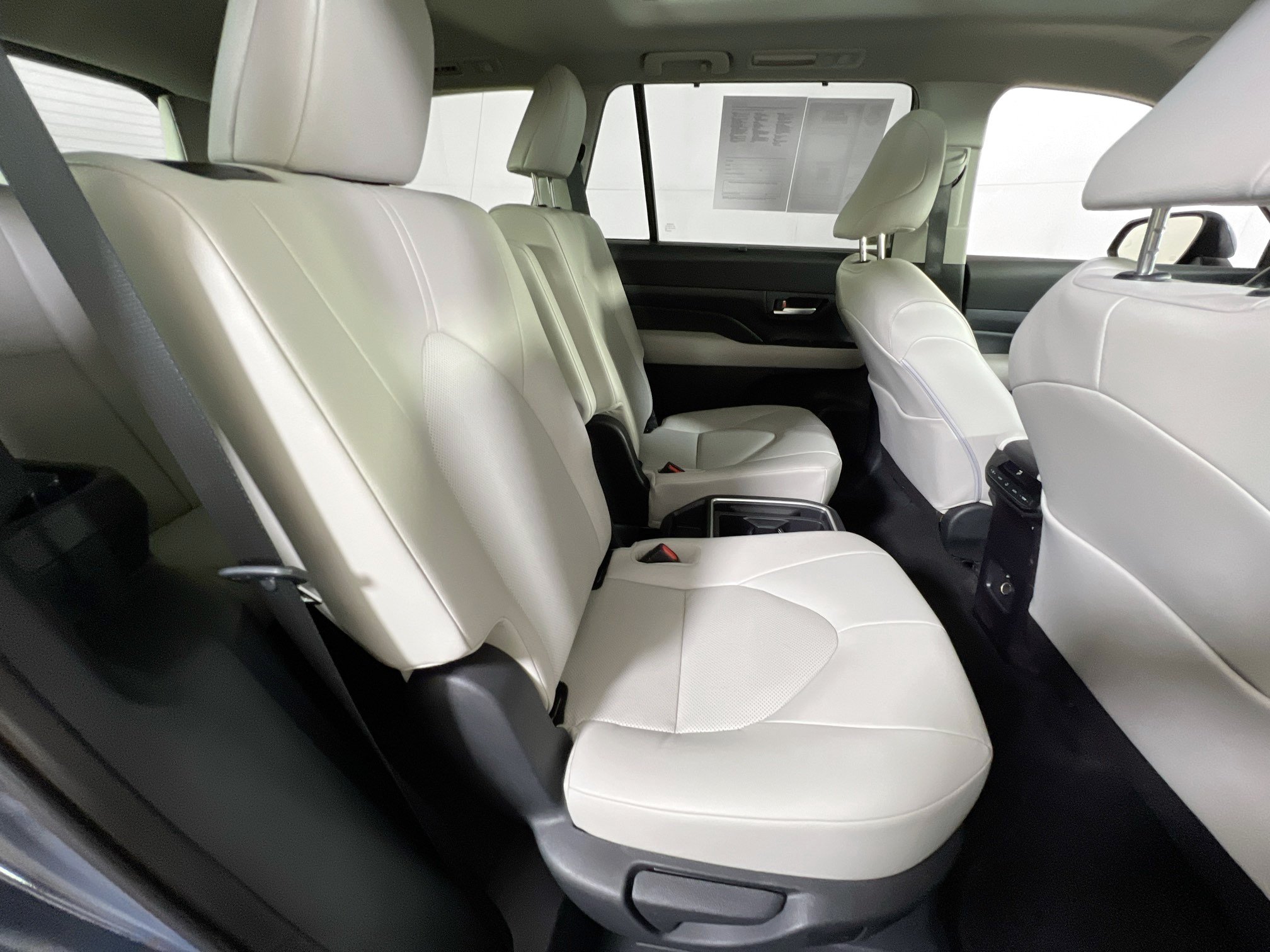 Used 2025 Toyota Grand Highlander AWD image 29