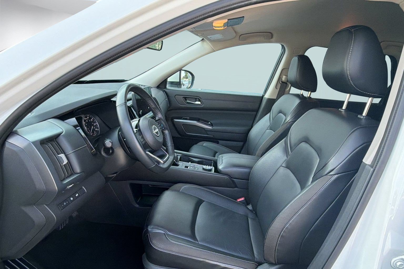 Used 2024 Nissan Pathfinder SL AWD/4WD image 5
