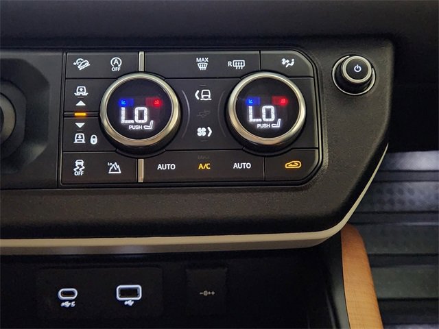 Used 2021 Land Rover Defender 110 image 18