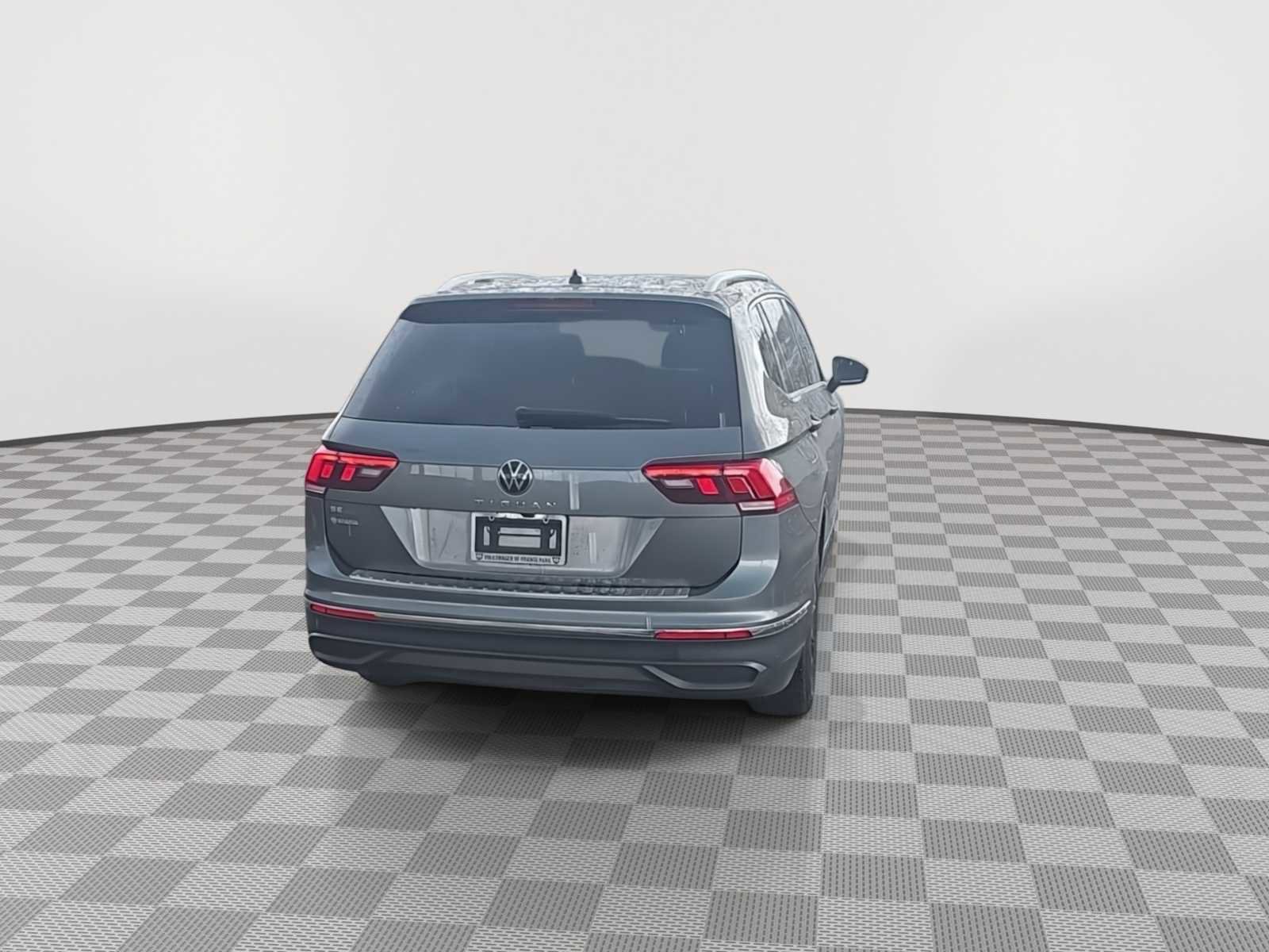 Used 2024 Volkswagen Tiguan SE FWD image 8