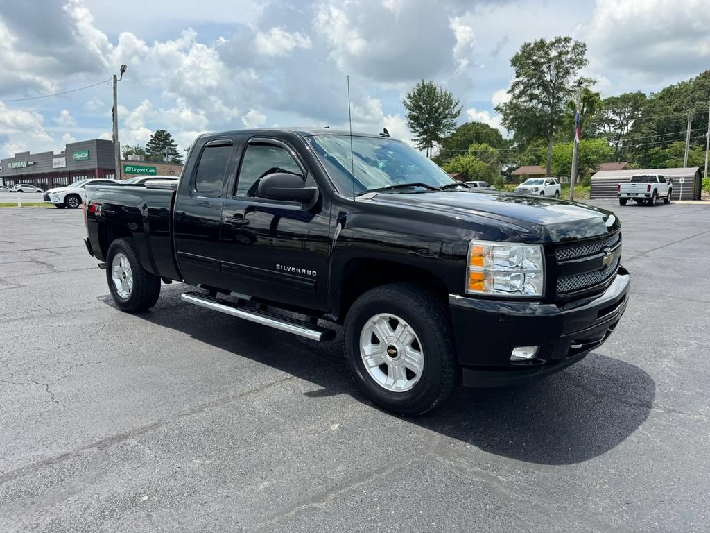 Used 2011 Chevrolet Silverado 1500 LT w/ All-Star Edition AWD/4WD image 4