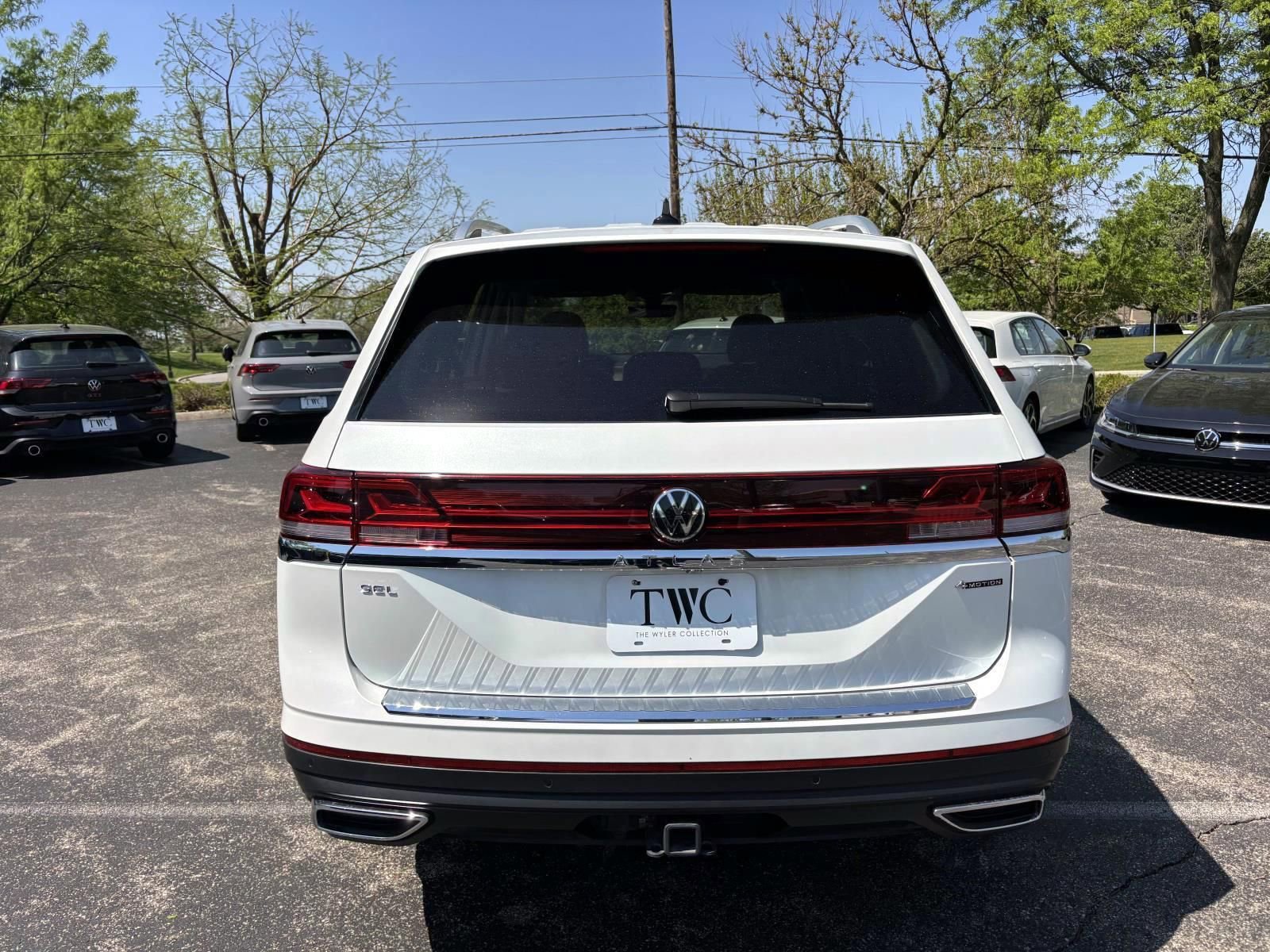Used 2024 Volkswagen Atlas SEL AWD/4WD image 6