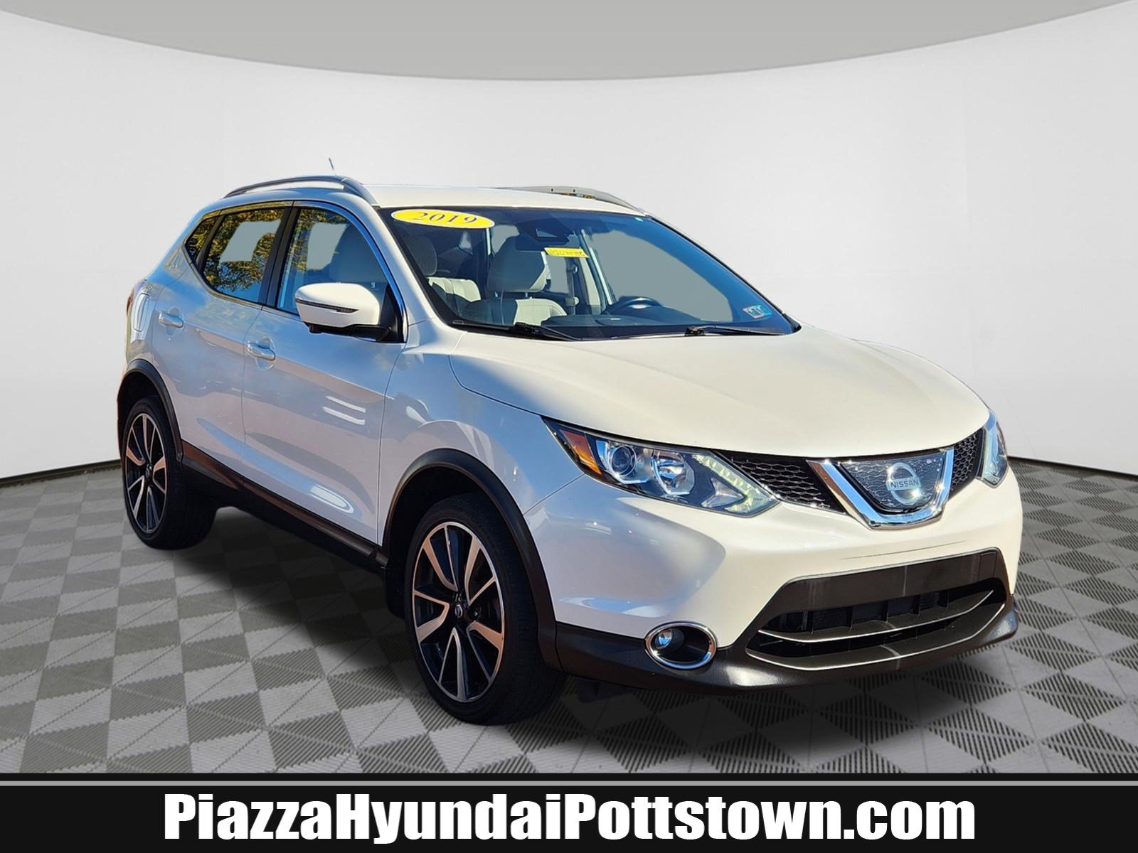 Used 2019 Nissan Rogue Sport SL AWD/4WD image 1