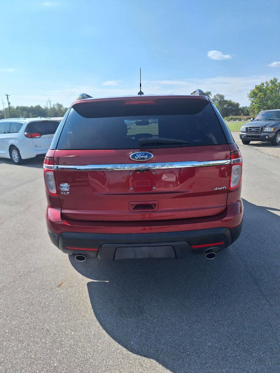 Used 2015 Ford Explorer XLT w/ Equipment Group 201A image 4