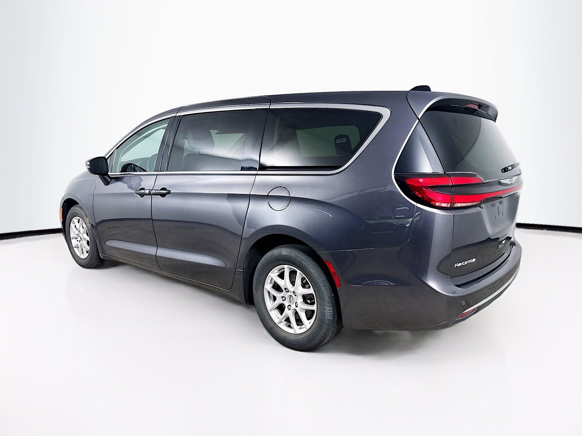 Used 2023 Chrysler Pacifica Touring-L FWD image 30