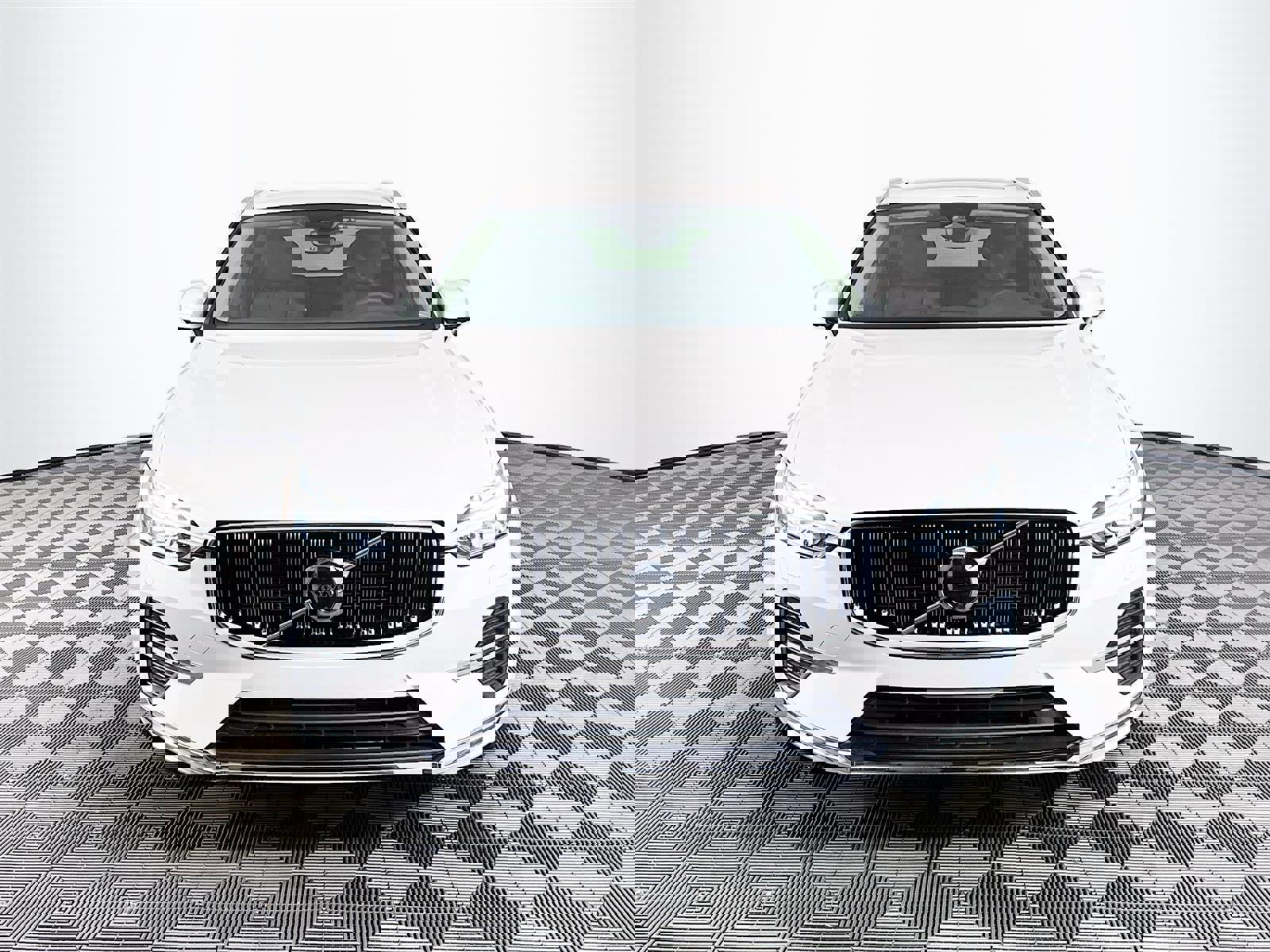 Used 2023 Volvo XC60 B5 Plus w/ Climate Package image 2