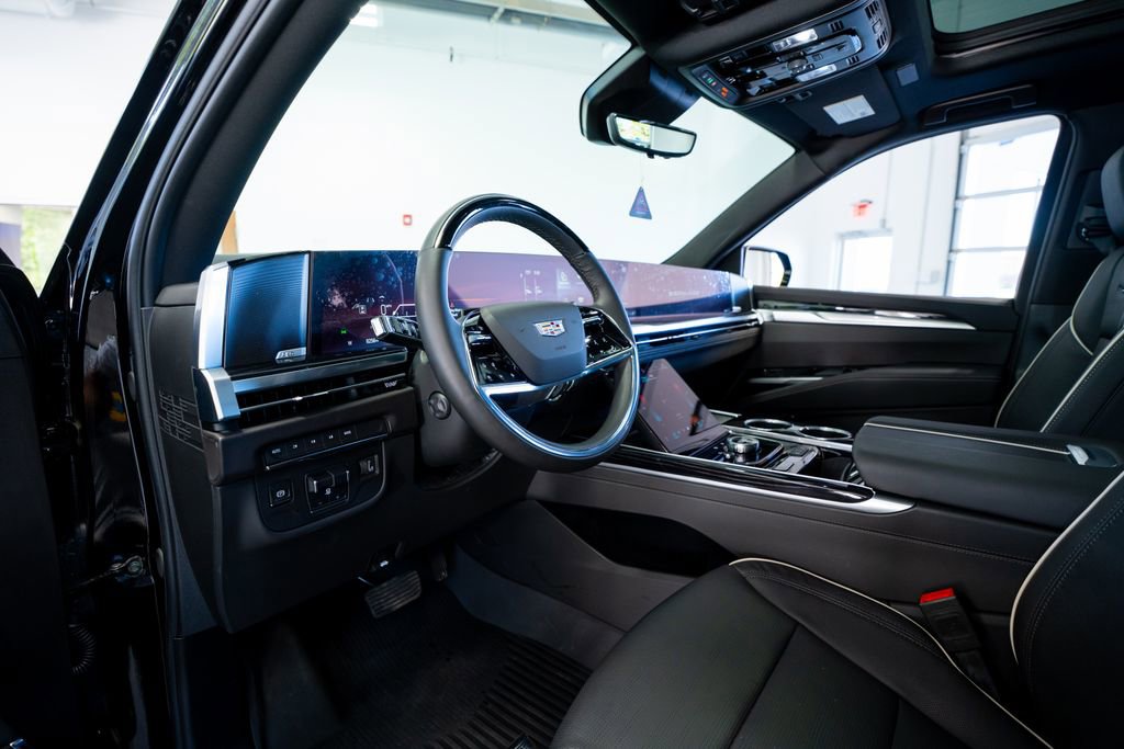 Used 2025 Cadillac Escalade Sport w/ LPO, ONYX Package image 25