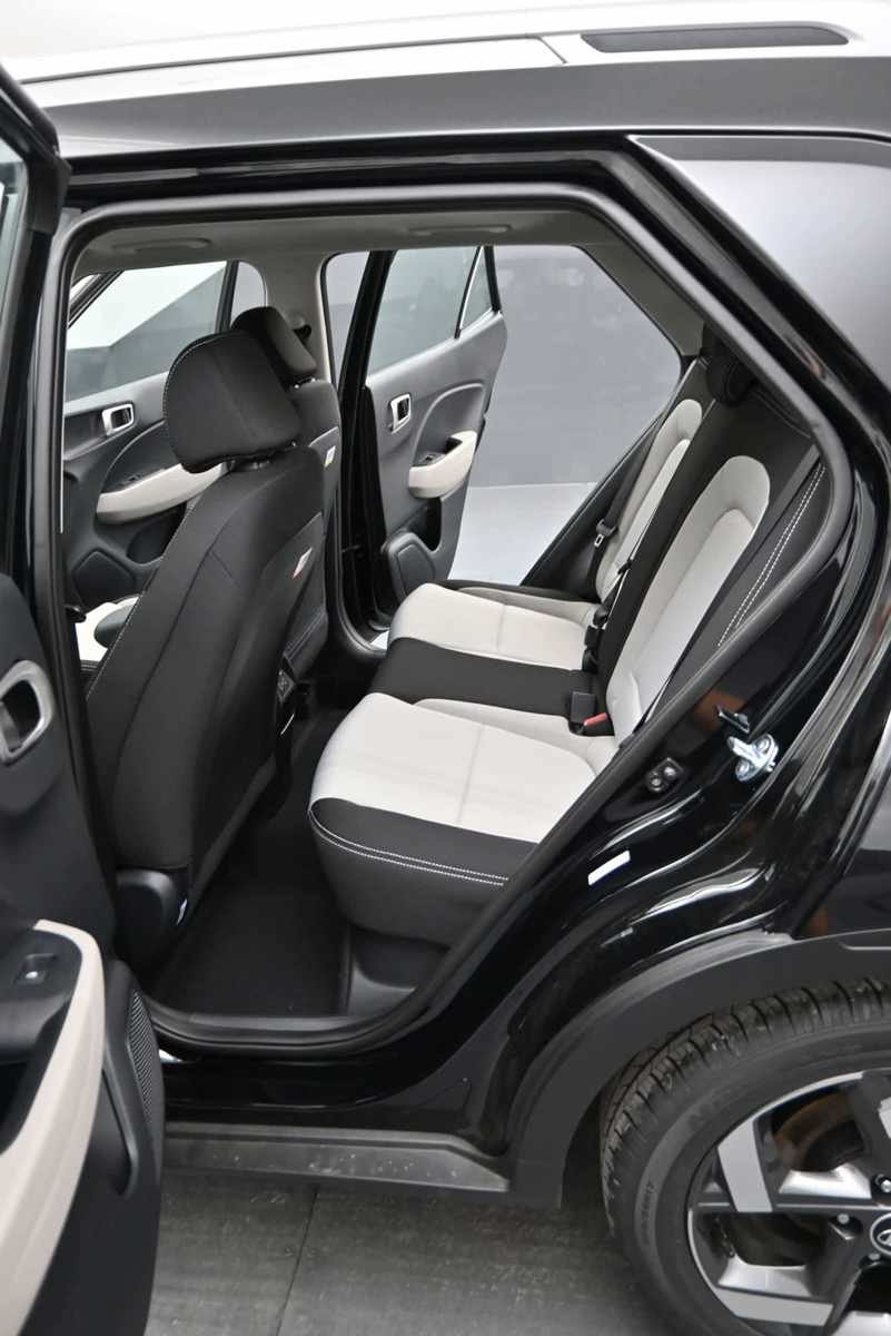 New 2026 Hyundai Venue SEL FWD image 14