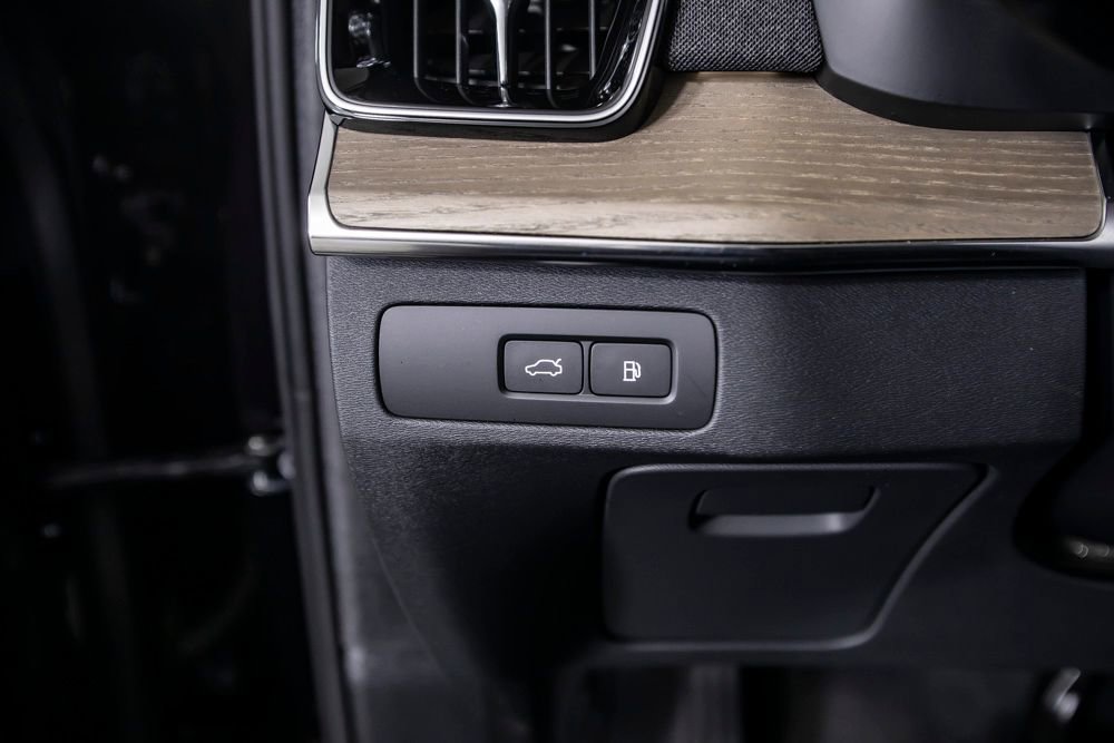 Used 2025 Volvo XC90 T8 Plus w/ Protection Package Premier image 39