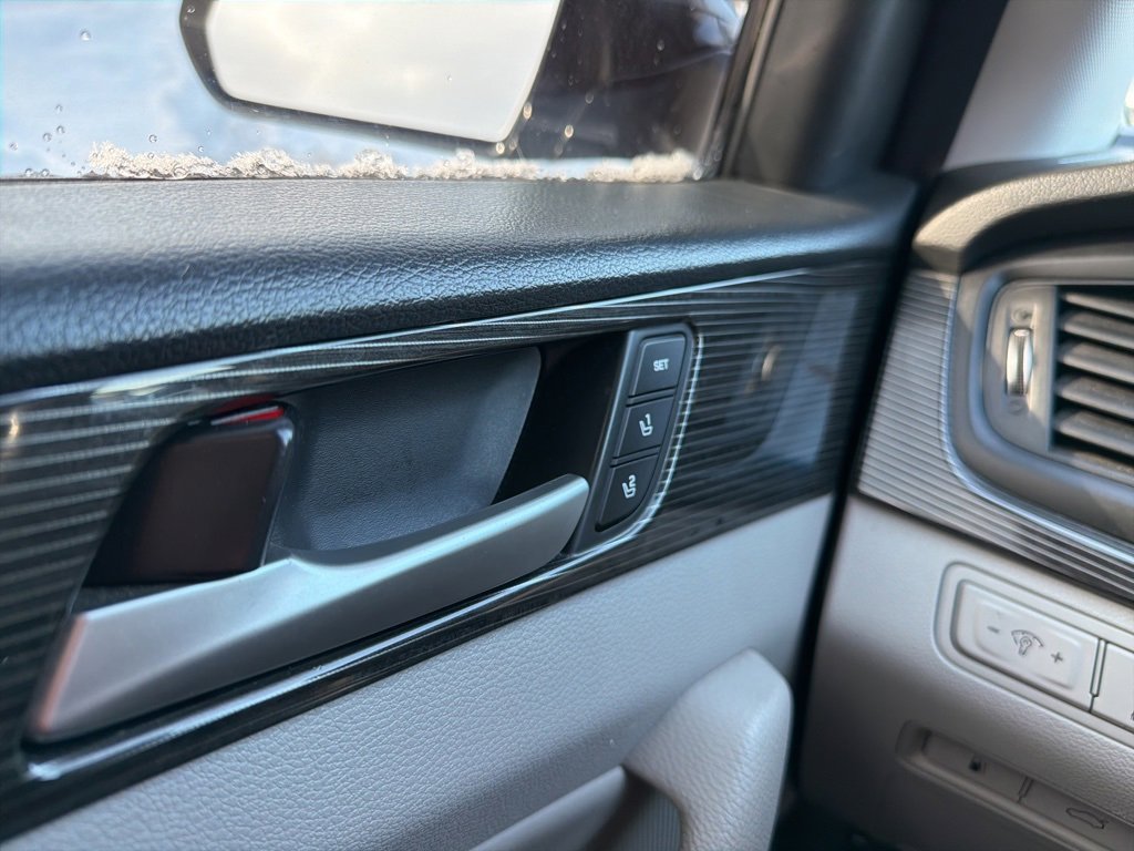 Used 2018 Hyundai Sonata Limited w/ Ultimate Package 07 image 32