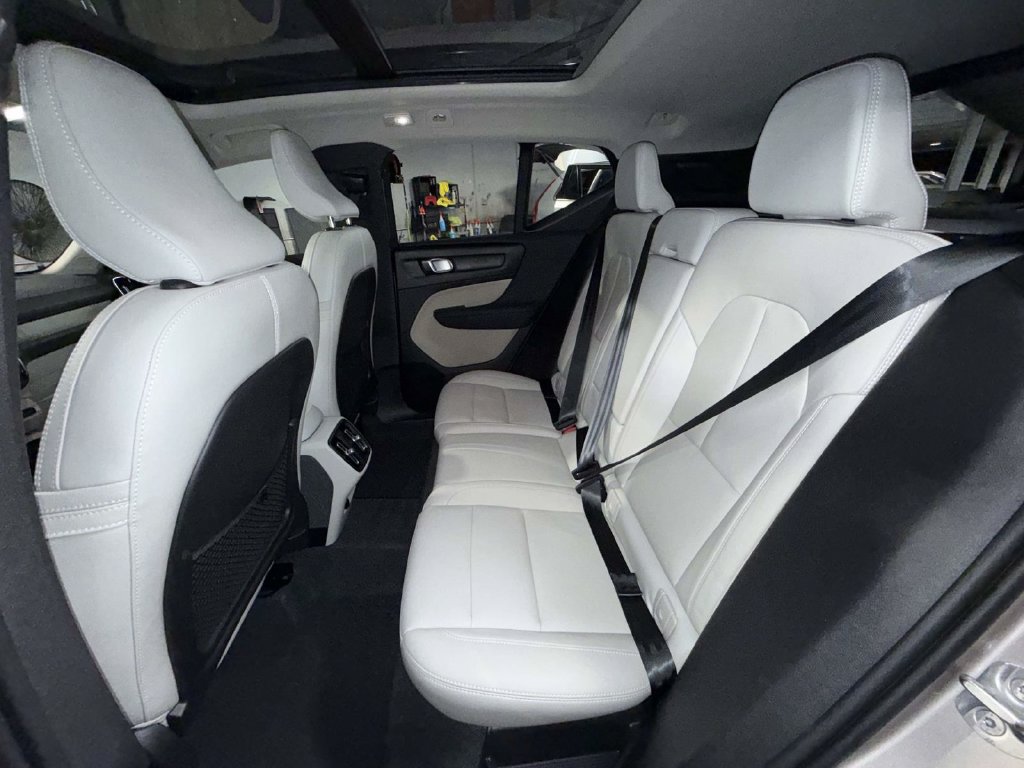 Used 2024 Volvo XC40 B5 Plus AWD/4WD image 19