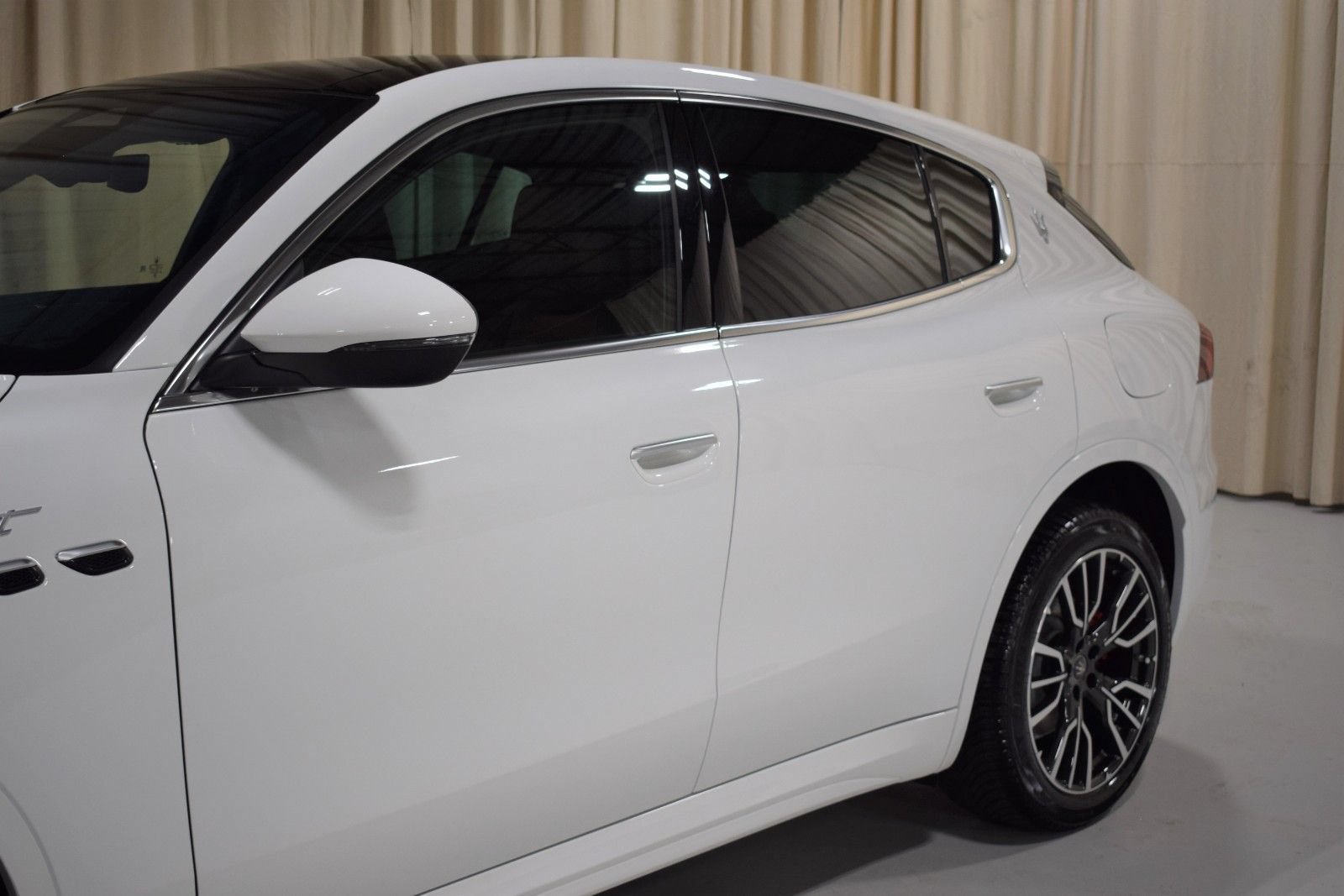 Used 2024 Maserati Grecale GT AWD/4WD image 2