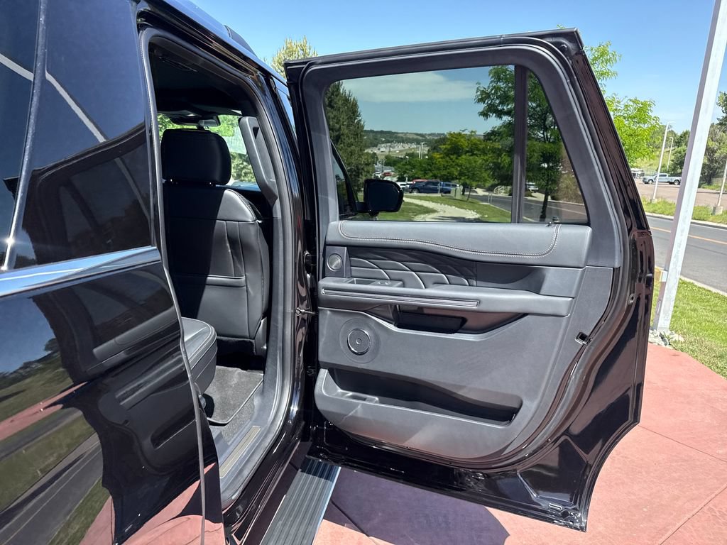 Used 2024 Ford Expedition Max Platinum AWD/4WD image 24