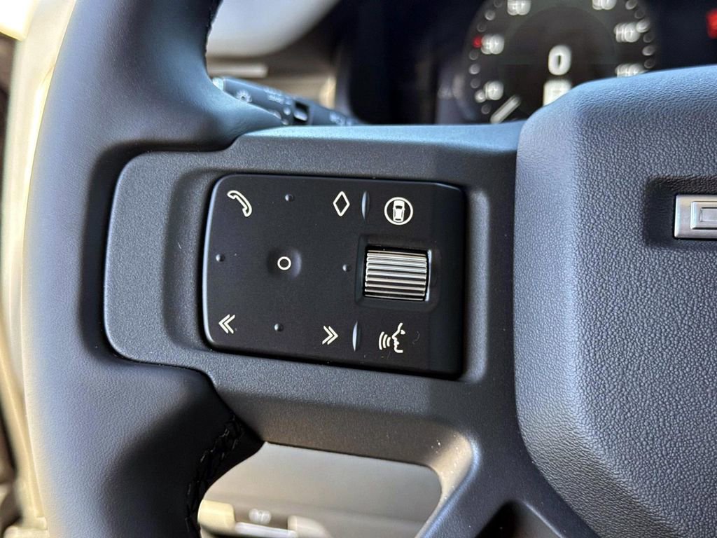 New 2026 Land Rover Defender 130 X-Dynamic SE image 32