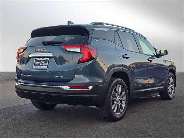 Used 2024 GMC Terrain SLT image 3