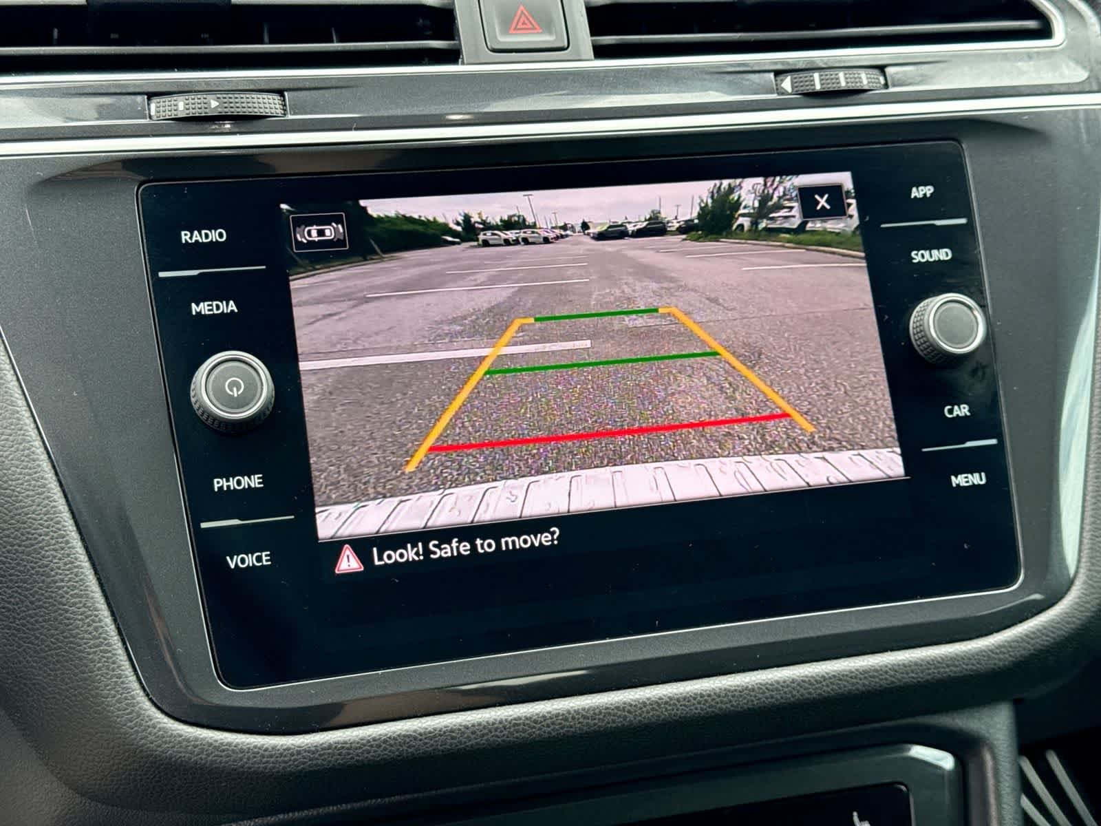 Used 2024 Volkswagen Tiguan SE w/ Panoramic Sunroof Package FWD image 36