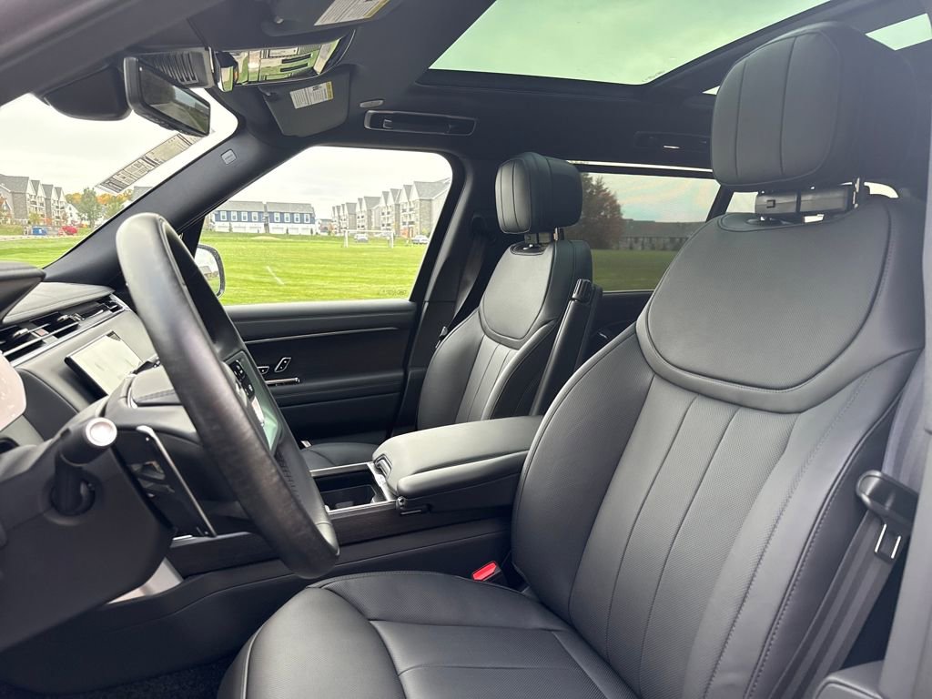 New 2025 Land Rover Range Rover Long Wheelbase SE image 11
