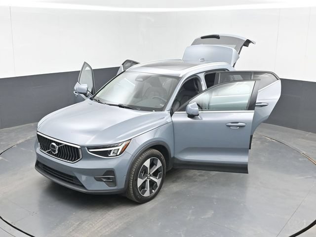 Used 2023 Volvo XC40 B4 Ultimate FWD image 47