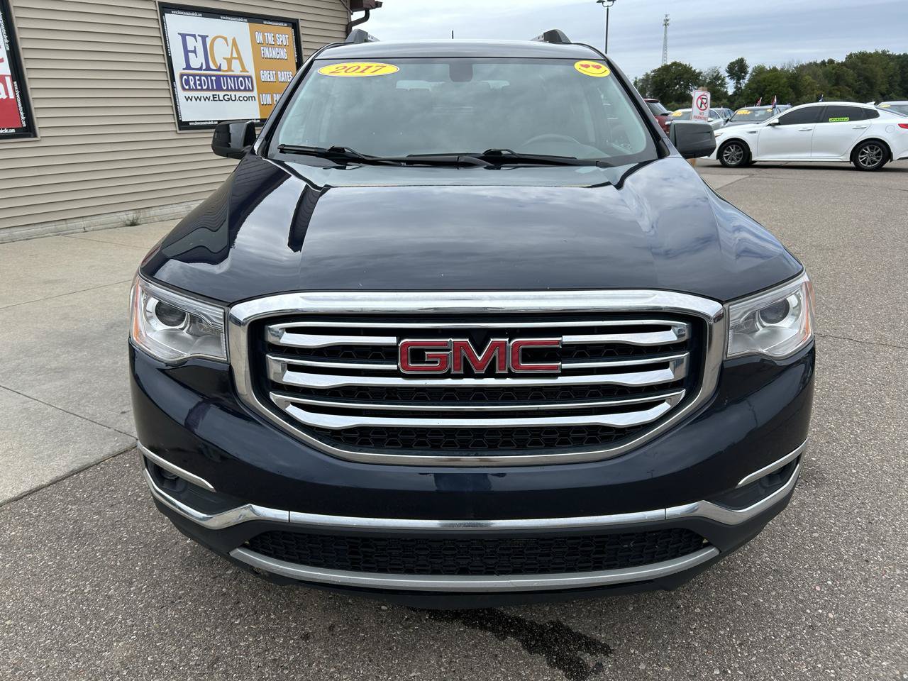 Used 2017 GMC Acadia SLE FWD image 2