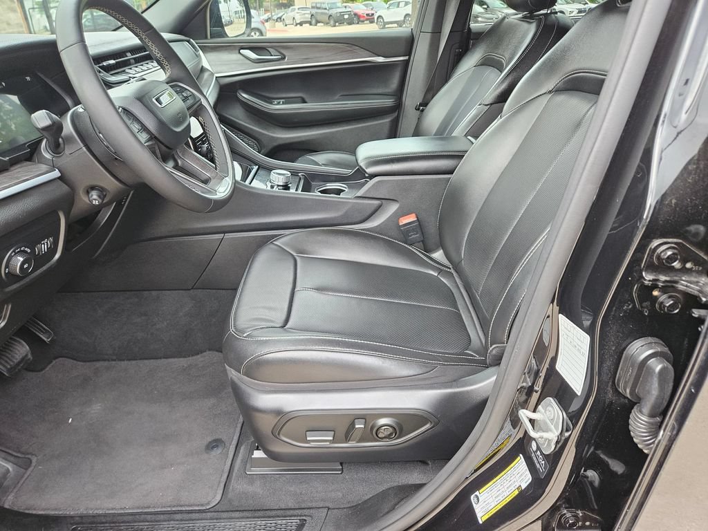 Used 2024 Jeep Grand Cherokee L Limited w/ Luxury Tech Group II AWD/4WD image 14