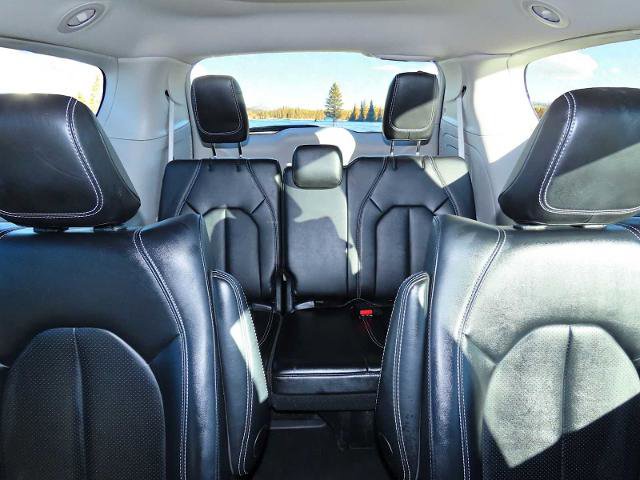 Used 2024 Chrysler Pacifica Select image 24