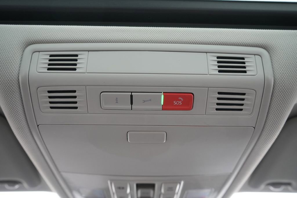 Used 2023 Volkswagen Jetta SE w/ Panoramic Sunroof Package image 18