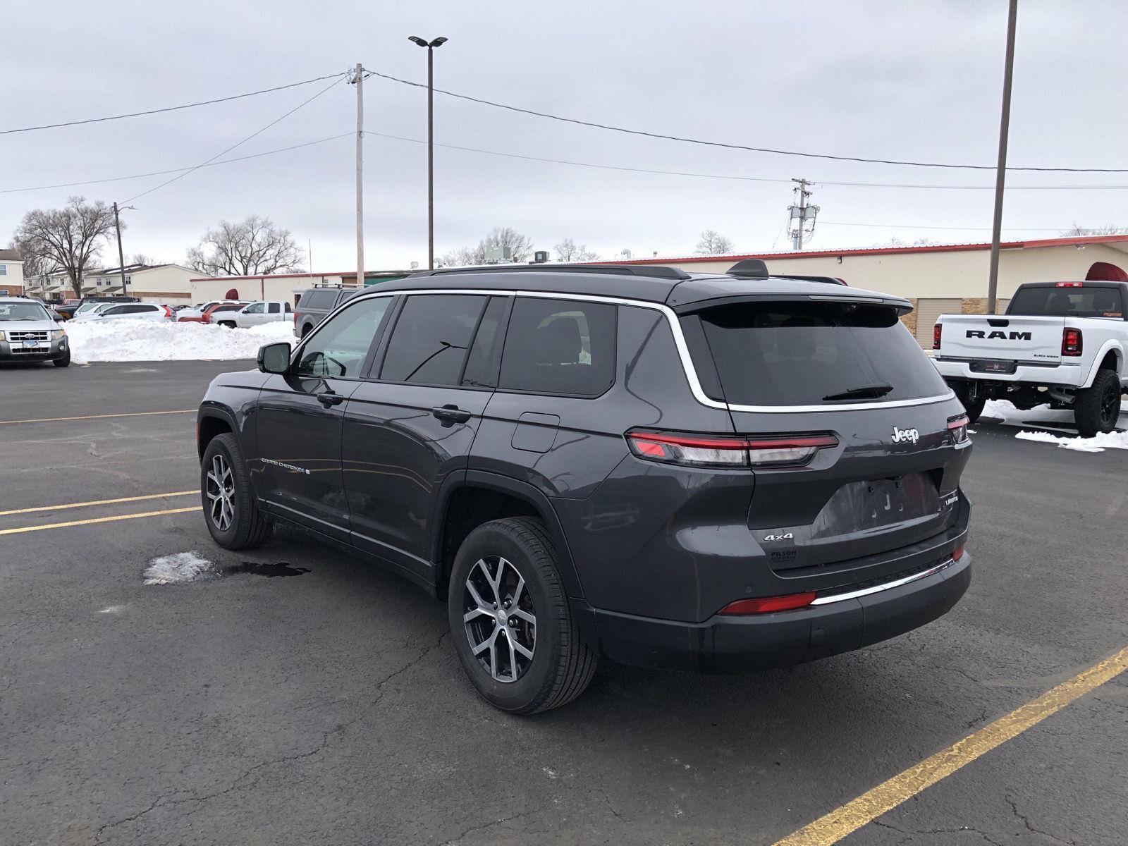 Used 2024 Jeep Grand Cherokee L Limited w/ Luxury Tech Group II image 26