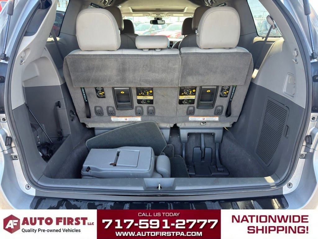 Used 2018 Toyota Sienna XLE w/ XLE Navigation Package FWD image 24