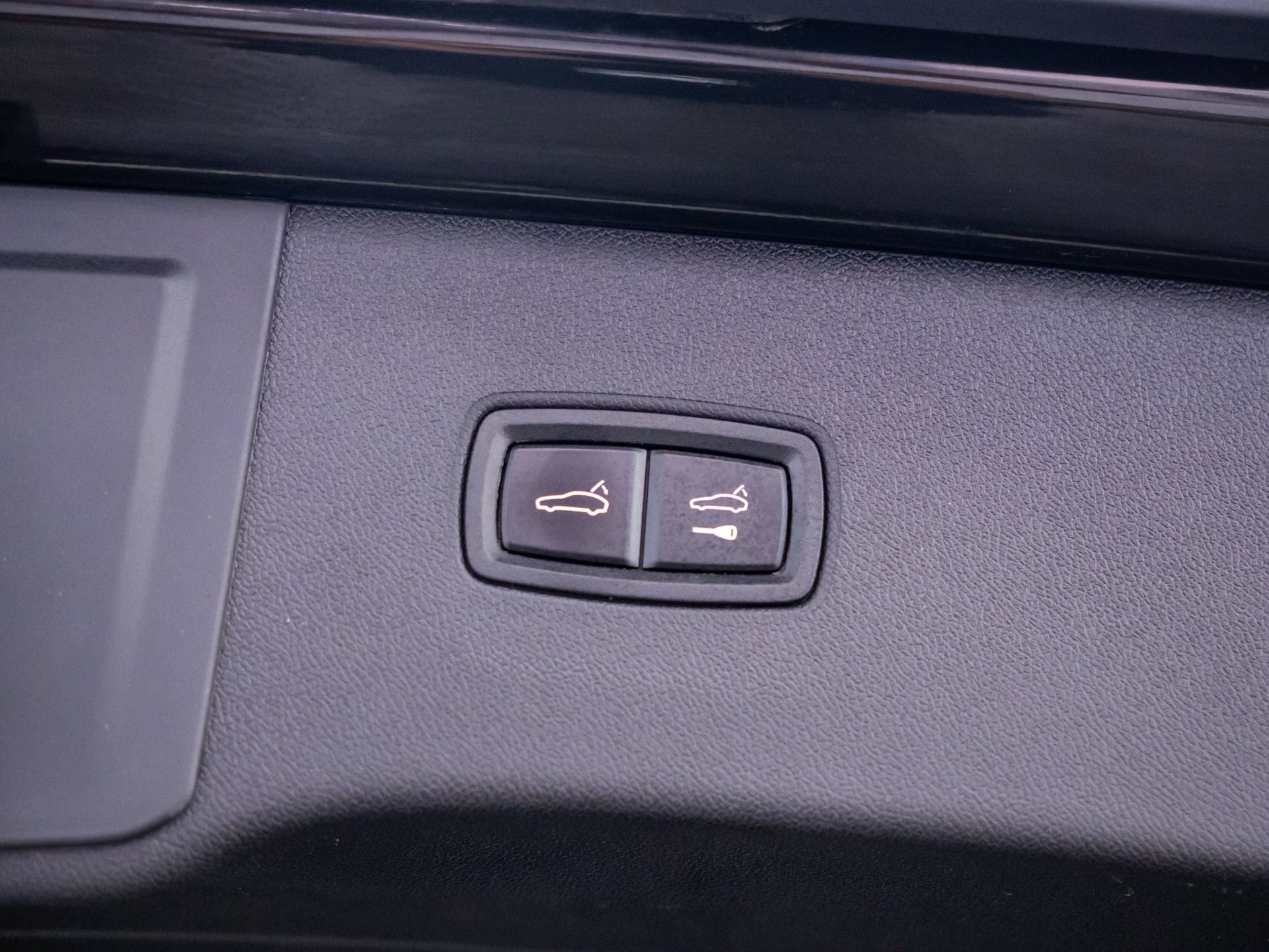 Certified 2025 Porsche Cayenne Turbo AWD/4WD image 30