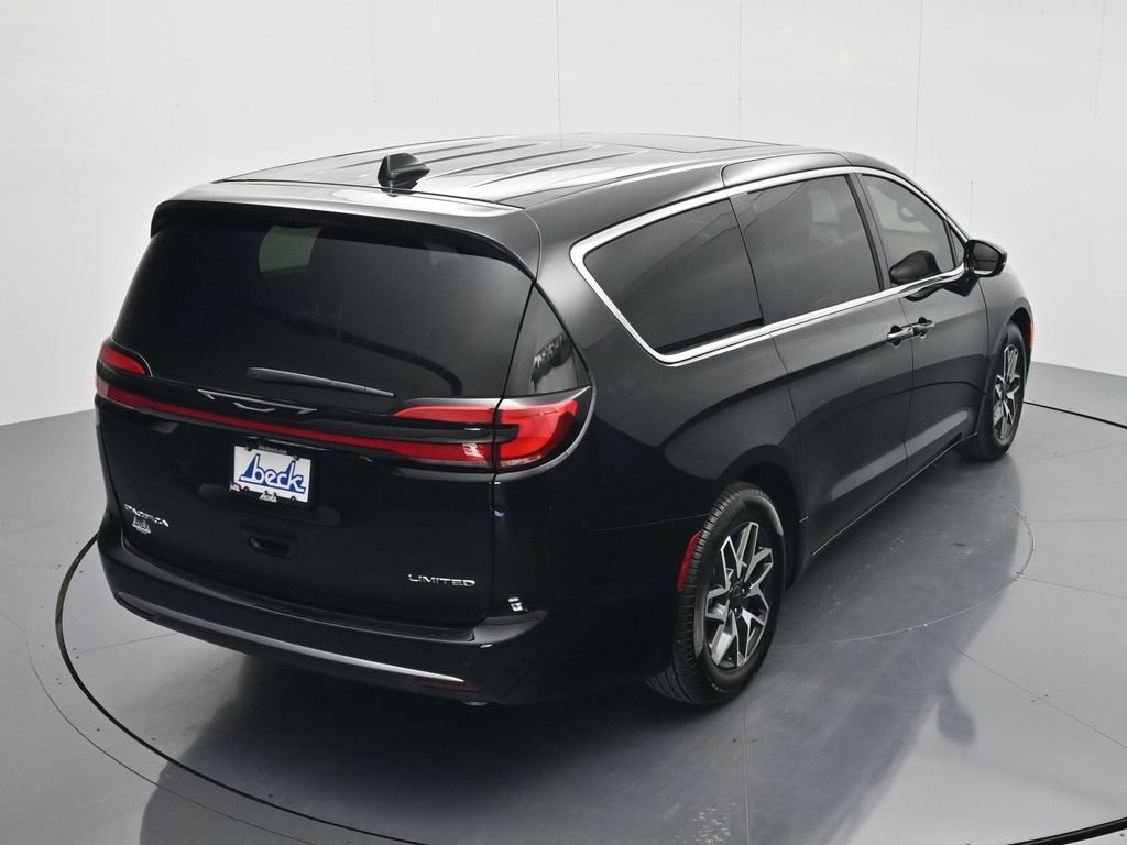 New 2027 Chrysler Pacifica Limited w/ Family Tech Group FWD image 35