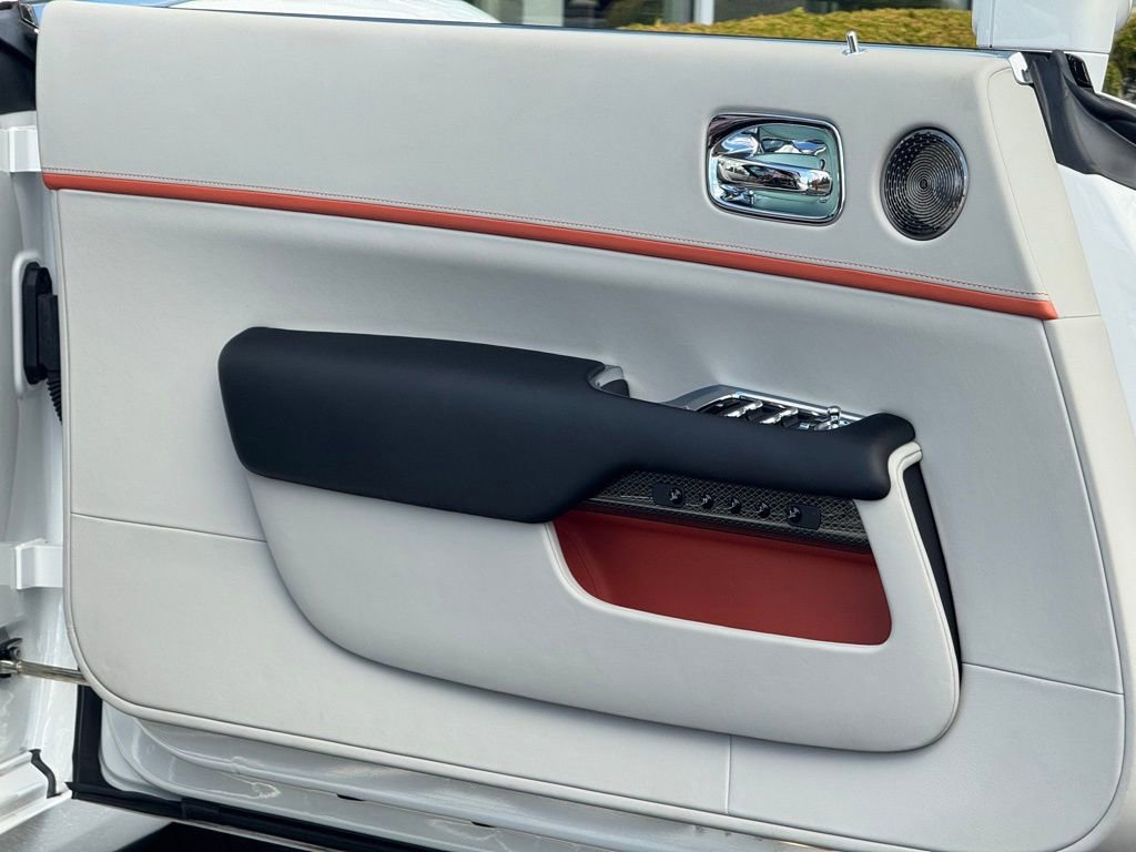 Used 2018 Rolls-Royce Dawn image 37