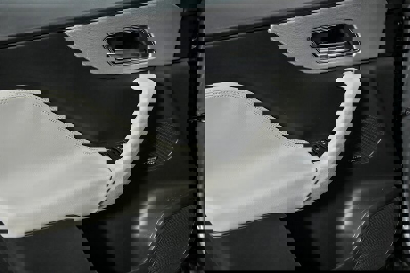 Used 2017 Jaguar F-PACE Prestige image 15